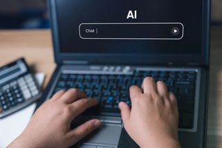 Texty psané AI vždy prozradí jeden znak, který člověk z masa a kostí neumí na klávesnici napsat